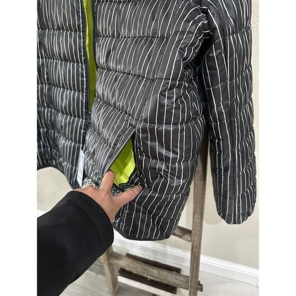 Disney’s The Nightmare Before Christmas Jack Skellington Puffy Jacket Reversible - Picture 9 of 12